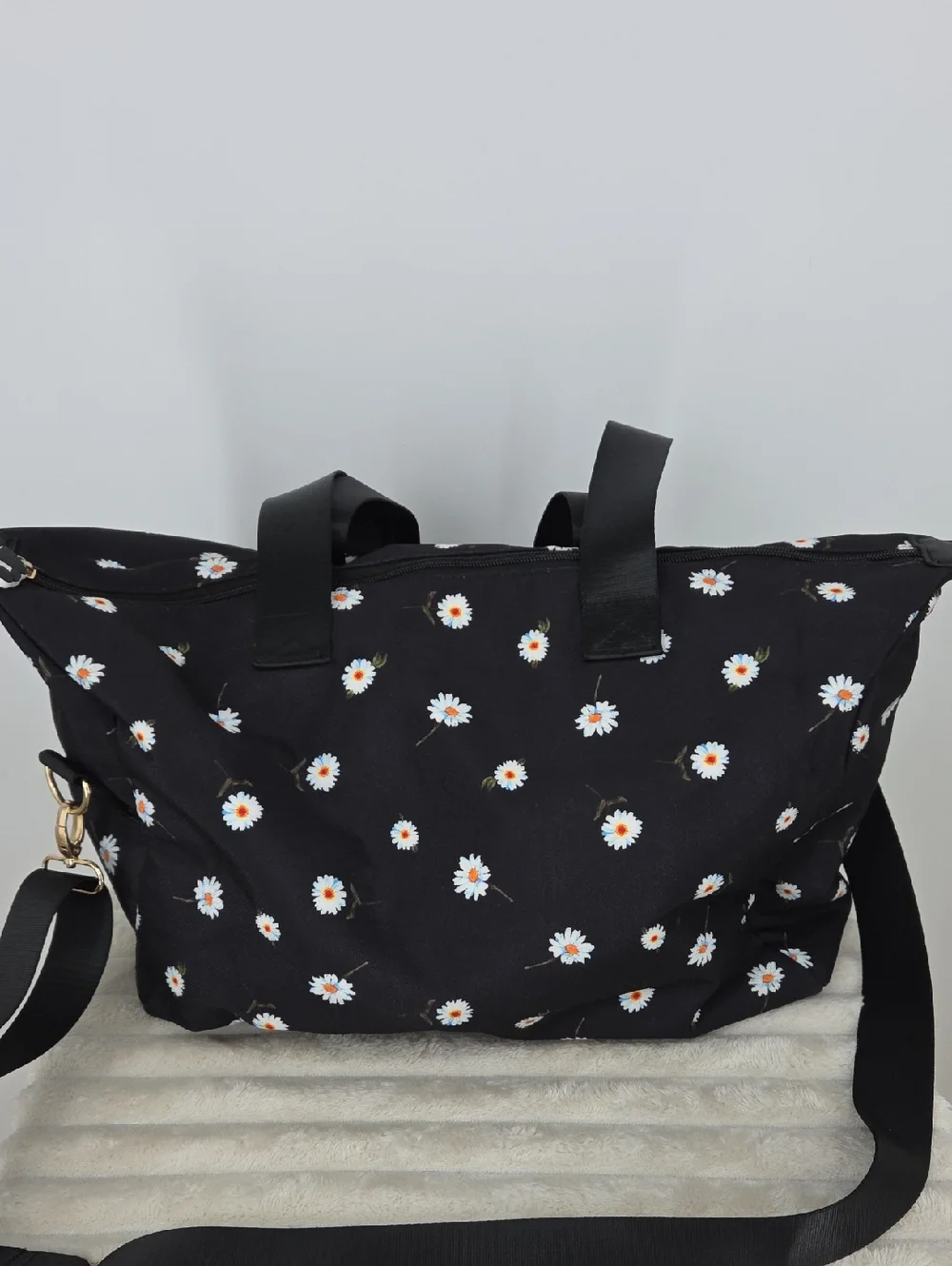 Alice + Olivia Black Daisy-Print Tote with Crossbody Strap
